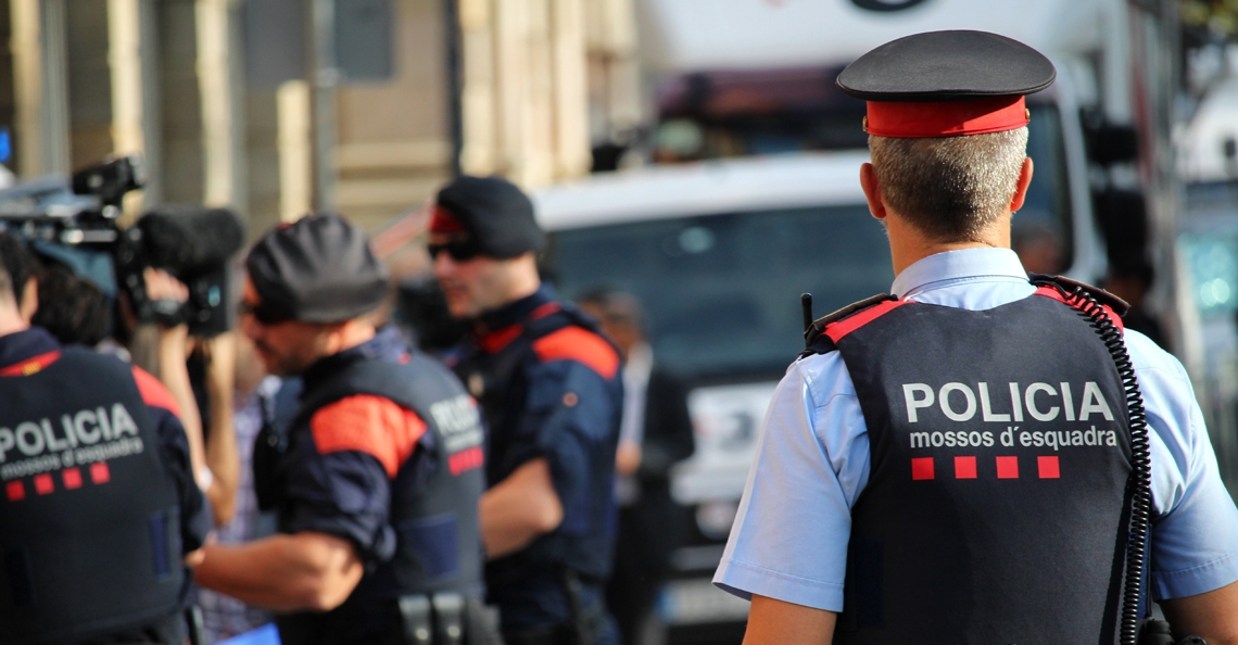 1549012035-spaanse-politie-smokkelaars-drones-tegen-politiepatrouilles-2019.jpg